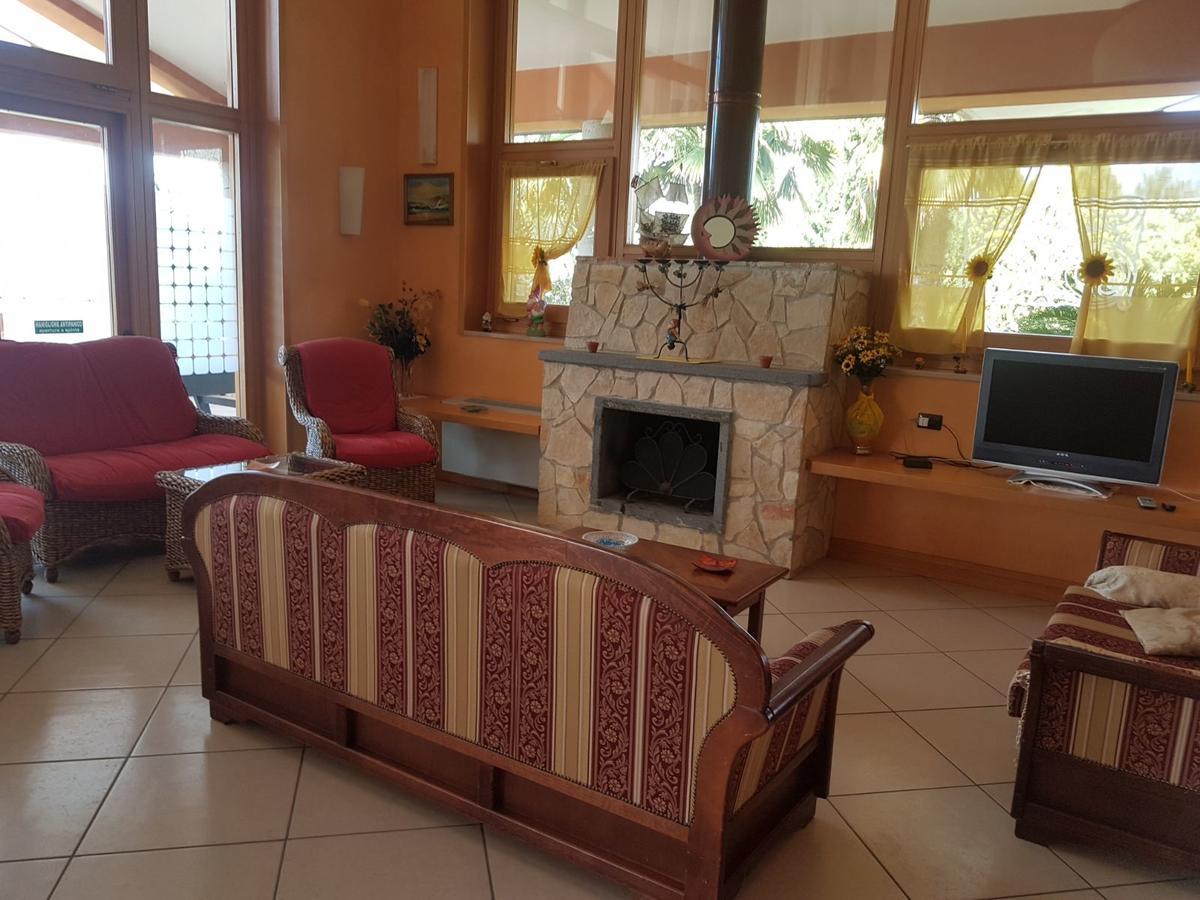 Agriturismo Terre Delle Monache ポンテカニャーノ エクステリア 写真