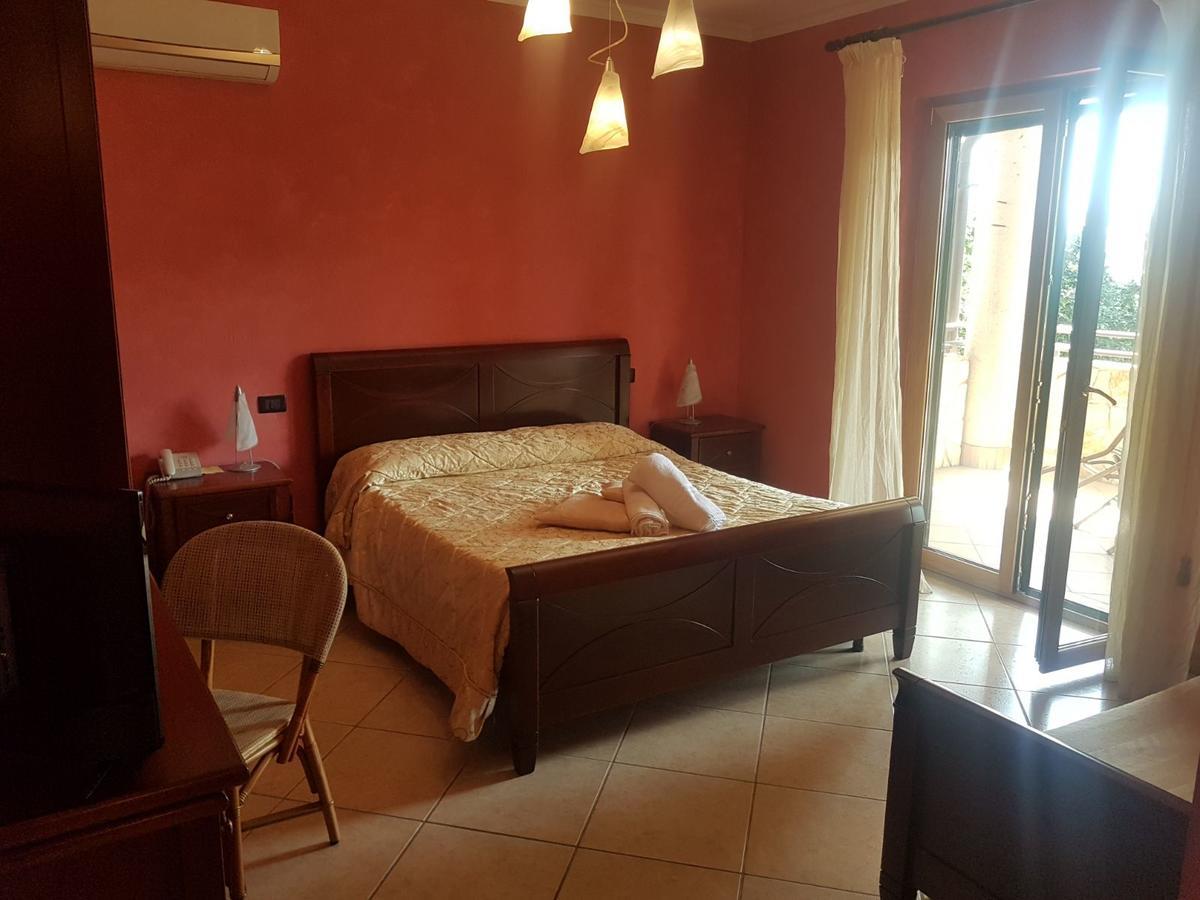 Agriturismo Terre Delle Monache ポンテカニャーノ エクステリア 写真