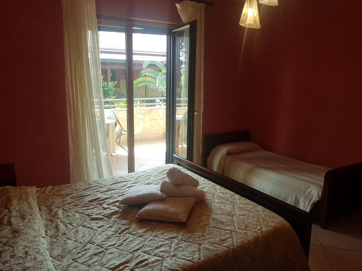 Agriturismo Terre Delle Monache ポンテカニャーノ エクステリア 写真